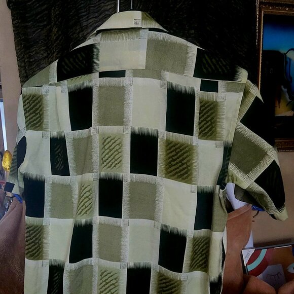 A25  Retro Good looking Berkam patterned short sleeve XL Paris London Rome - Picture 2 of 4